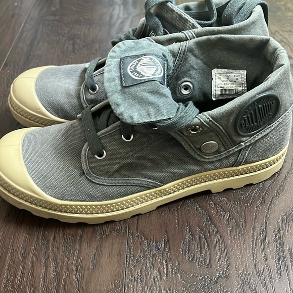 Palladium Baggy low boots Size 8.5 - Picture 1 of 7